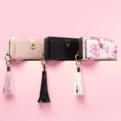 The Luxe Ultimate Wristlet Phone Case in Pearl Pink