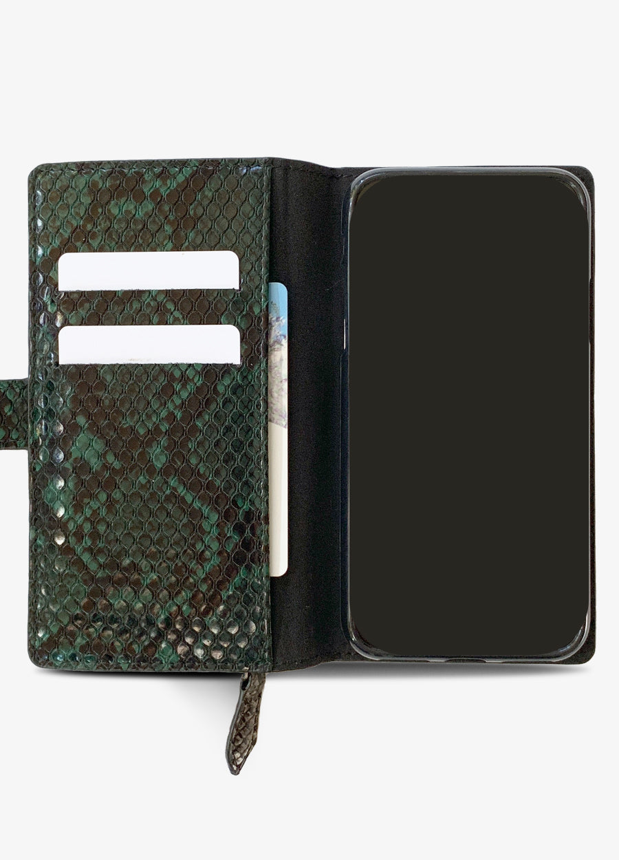 Snake Print Zip Wallet Case in Green